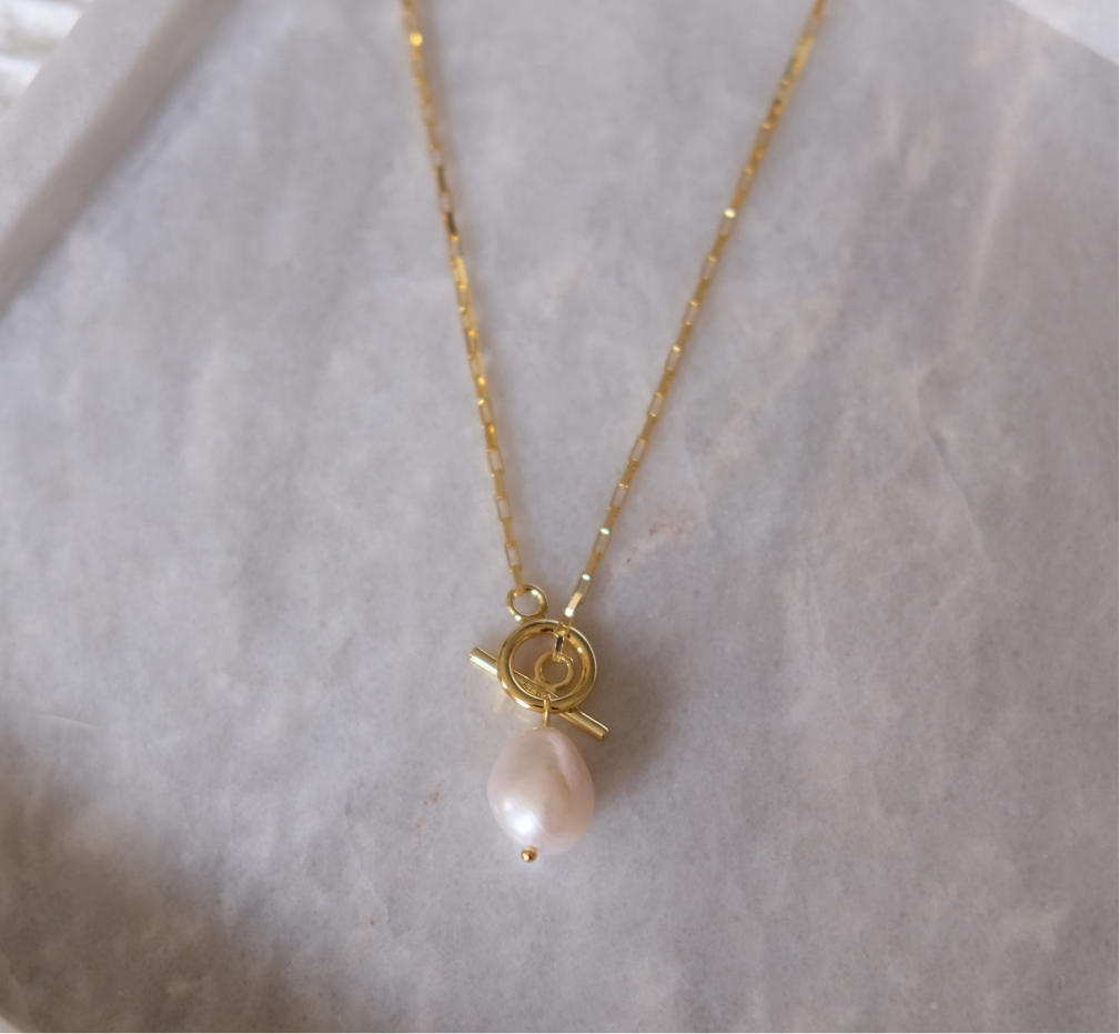 Olivia Pearl Toggle Necklace (925 Sterling Silver)