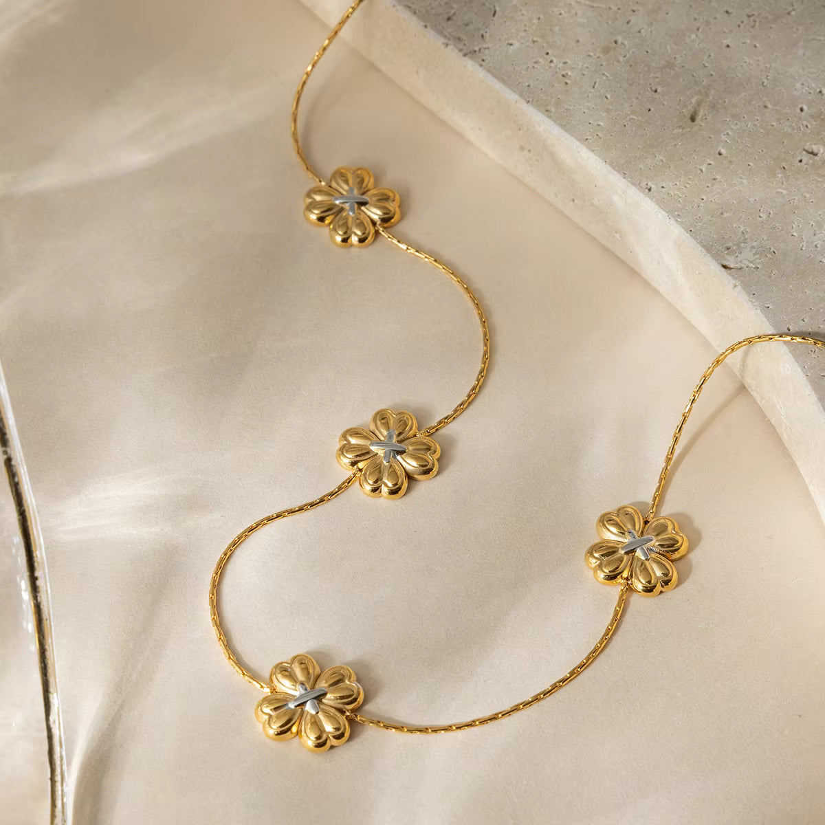 Holly Lucky Clover Choker Necklace